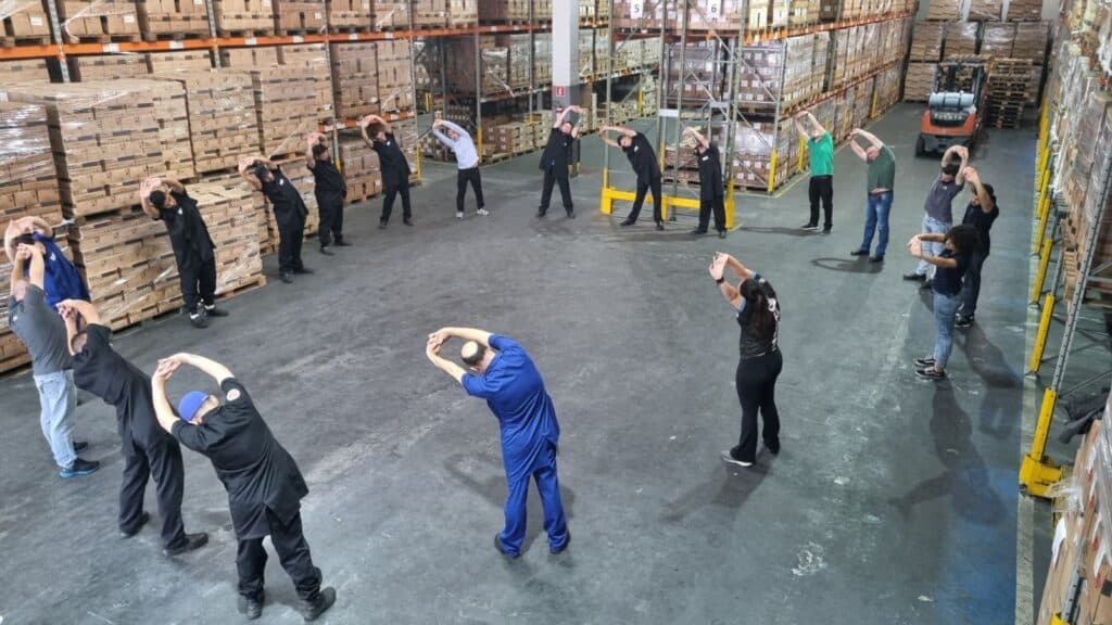 Aula de Ginástica Laboral na empresa Maxi Rubber