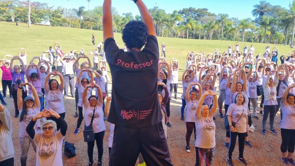 Evento de Conscientização sobre Junho Violeta organizada pela Life PQV para participantes do Programa Vida Ativa